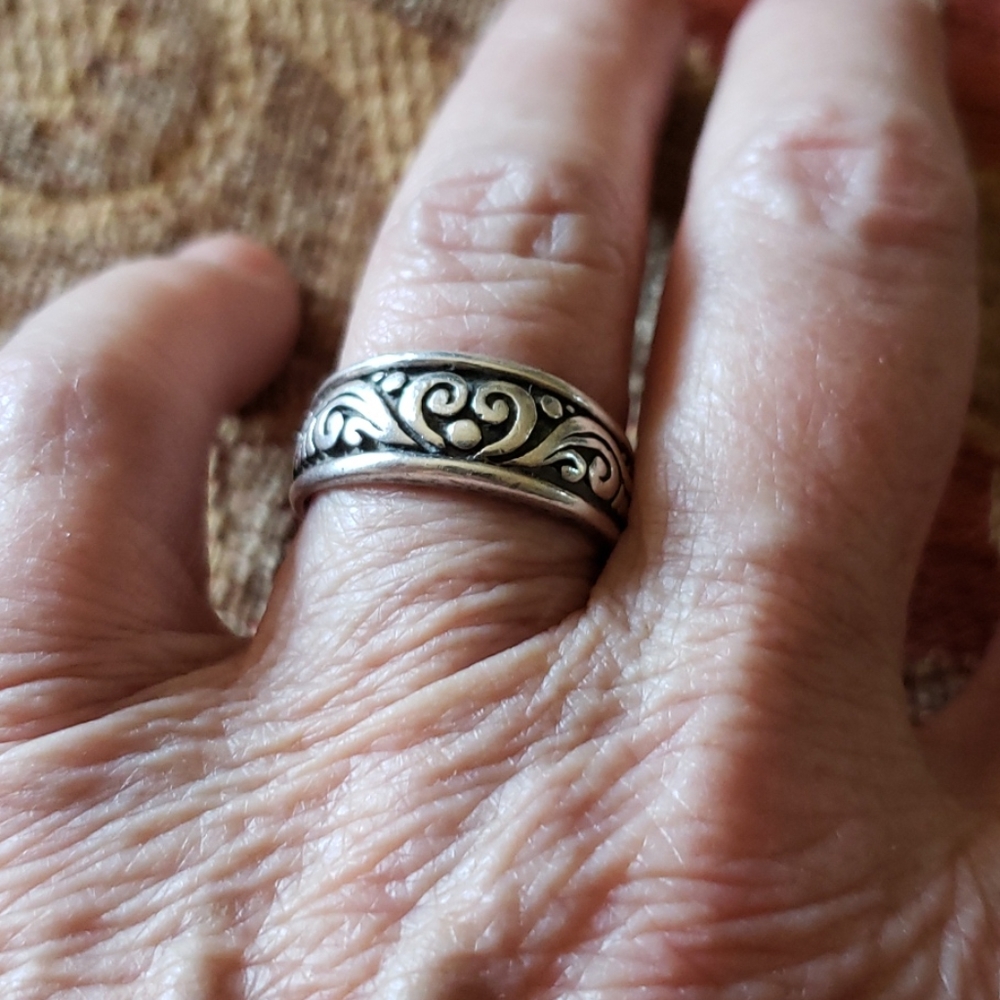 ring - Picture 3 of 4
